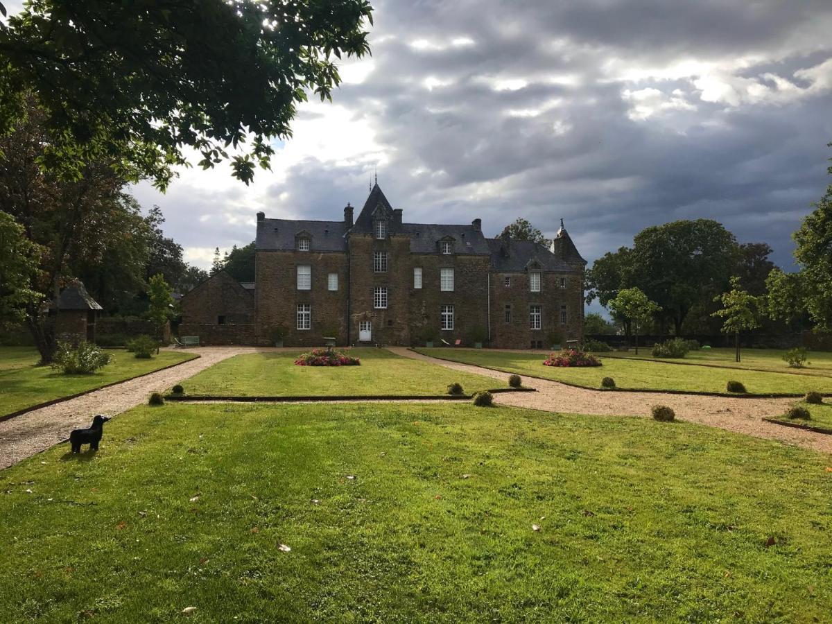 Chateau De Cadouzan Saint-Dolay エクステリア 写真