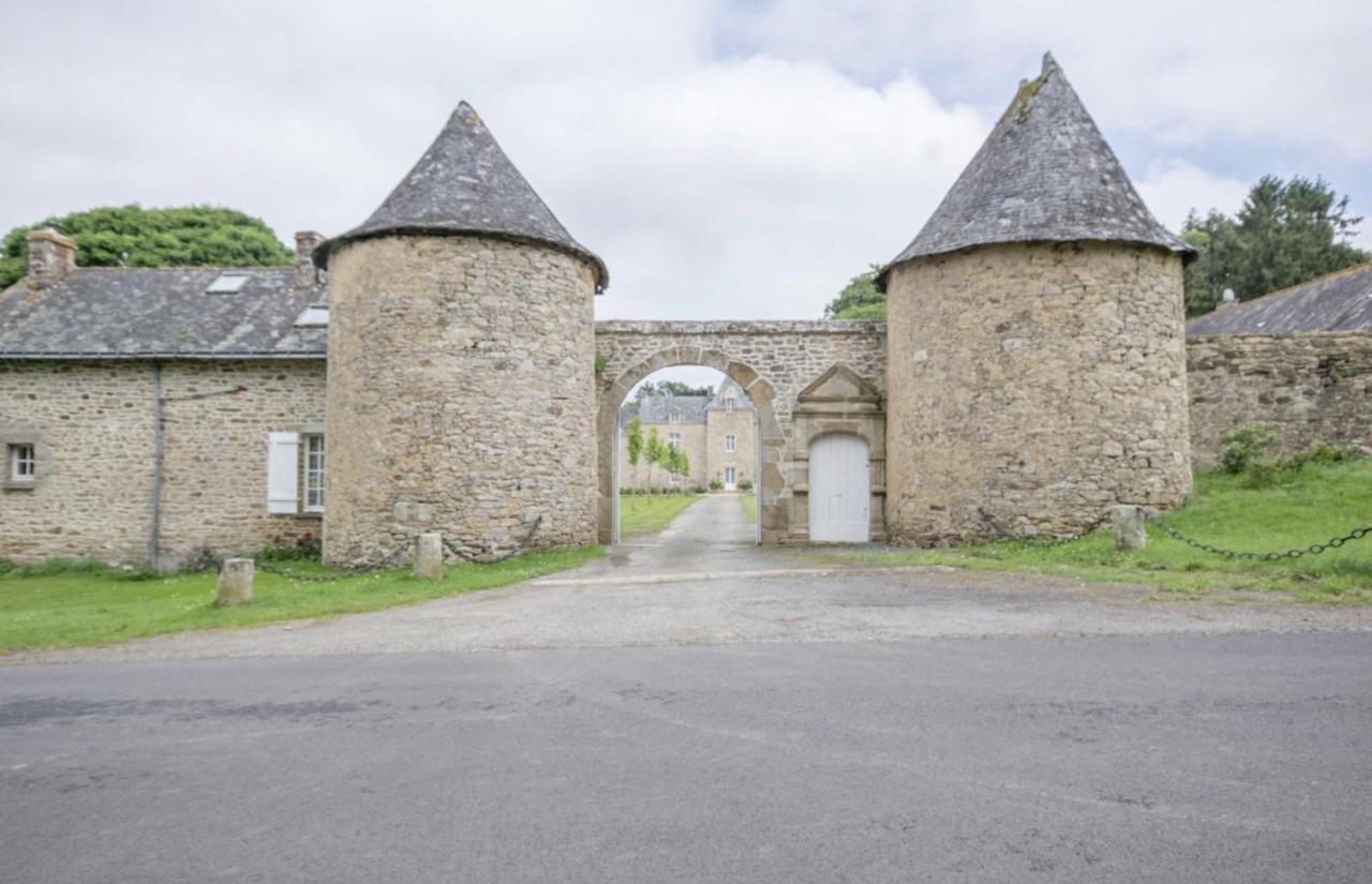 Chateau De Cadouzan Saint-Dolay エクステリア 写真