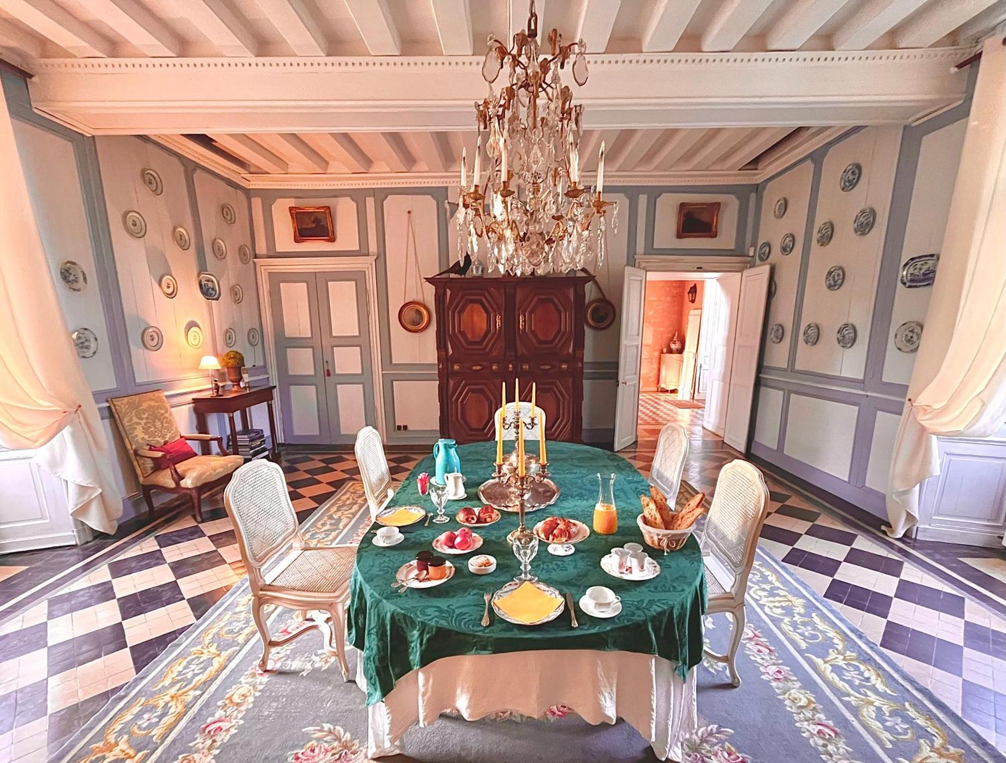 Chateau De Cadouzan Saint-Dolay エクステリア 写真